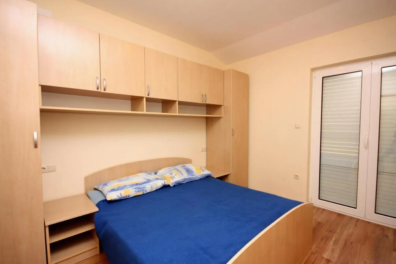 Apartments With A Parking Space Kampor, Rab - 5018  Kampor