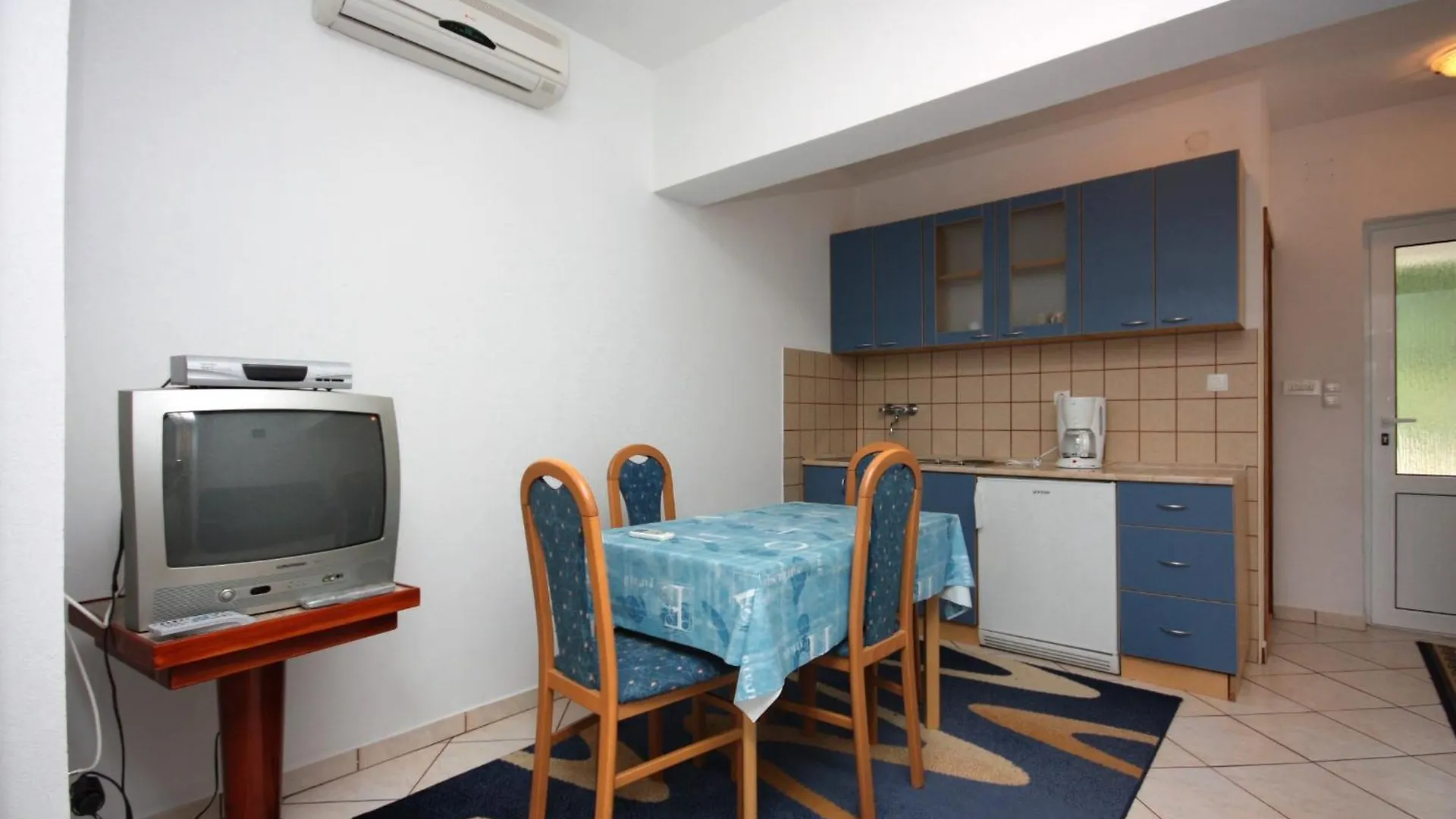 Apartments With A Parking Space Kampor, Rab - 5018